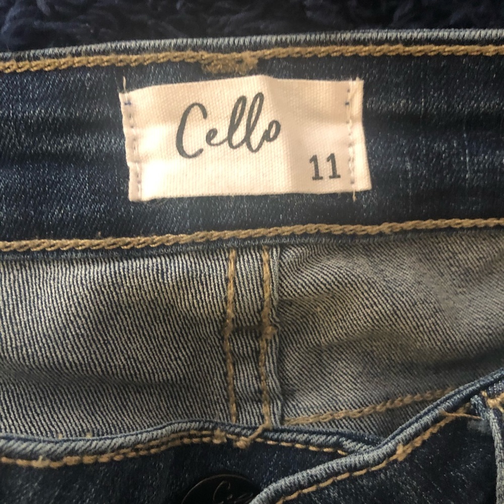 Cello Skinny Jeans with Fringe Ankles Size: 11